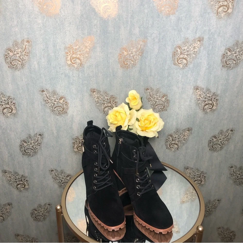 ⭐️NEW⭐️White House Black Market (WHBM) Mid Heel Combat Boot - Picture 6 of 8